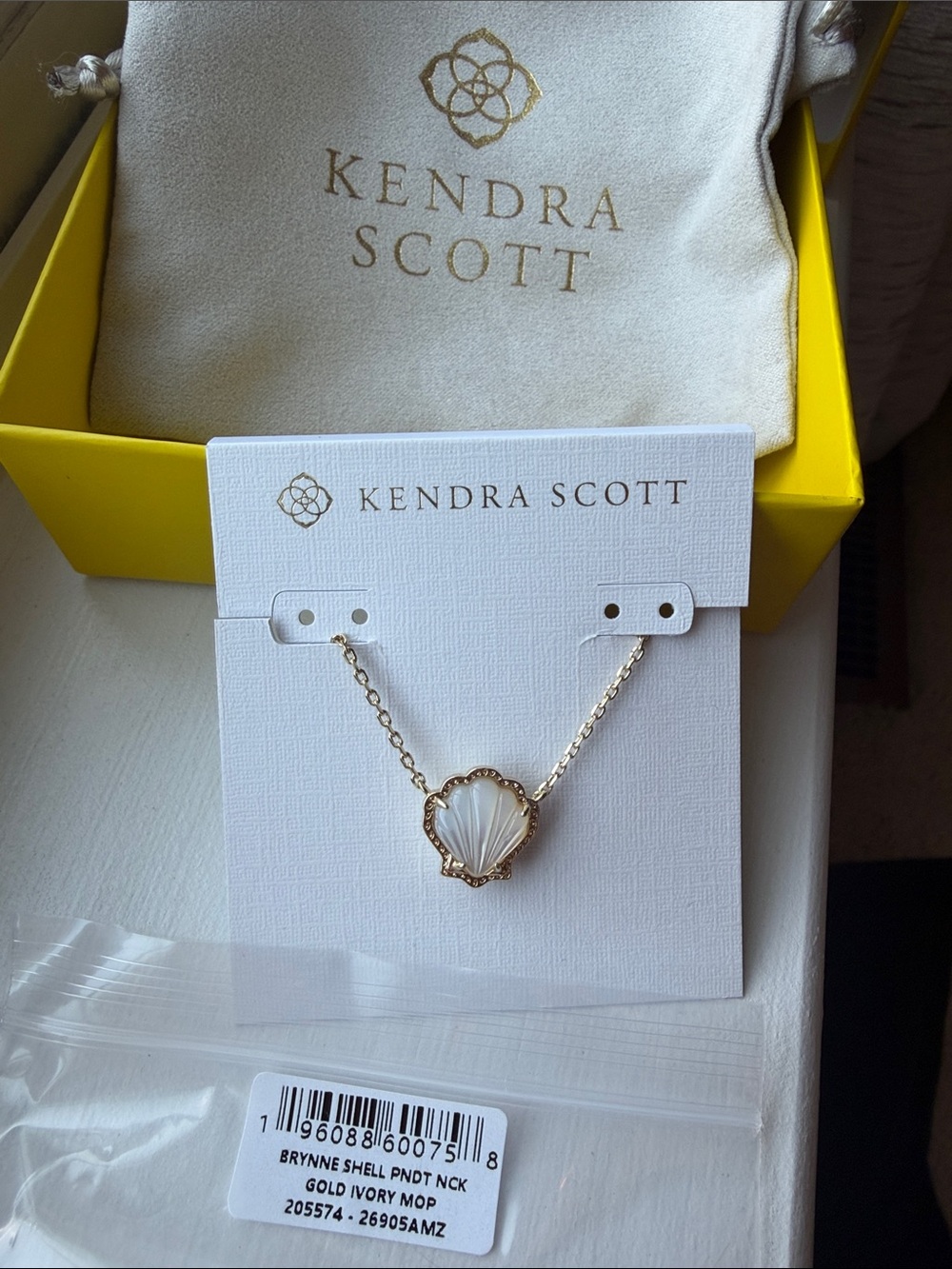 Kendra Scott Gold Shell Pendant Necklace in Ivory